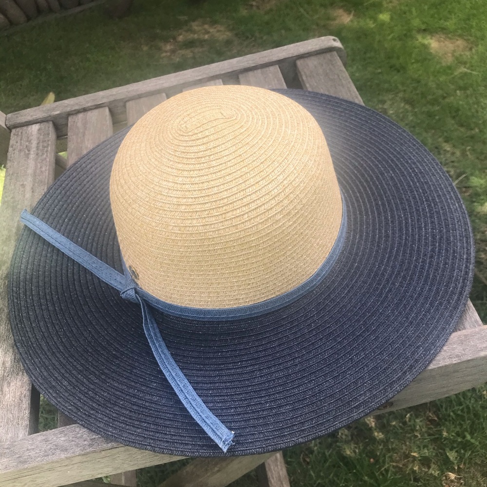 - Beach hat Australian